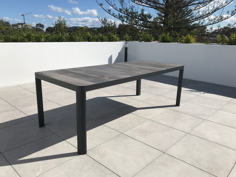 Nebraska 220 Dining Table